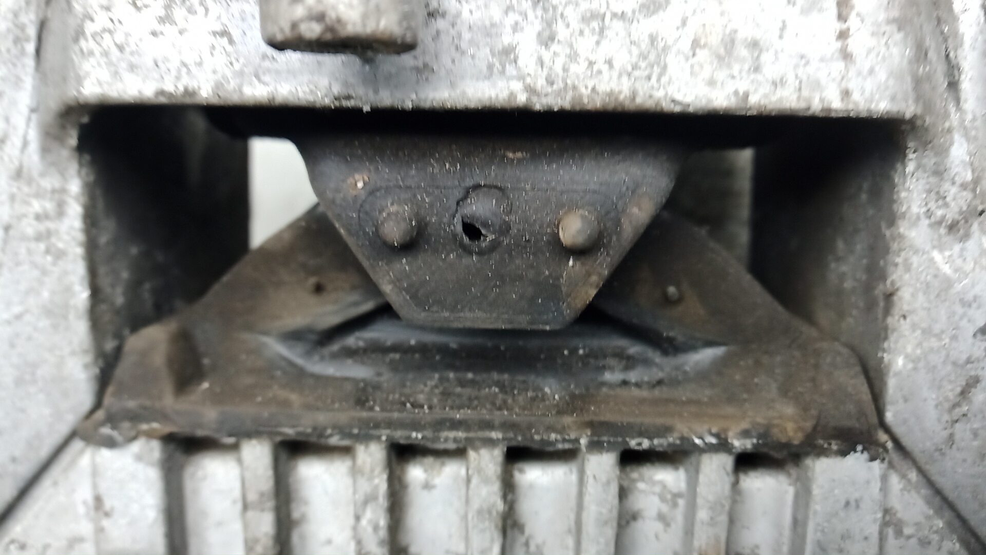 Опора двигателя