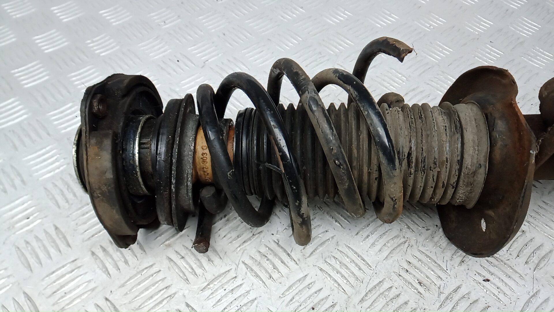 Амортизатор передний правый