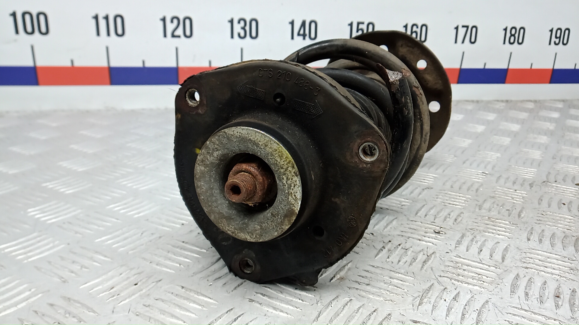 Амортизатор передний правый