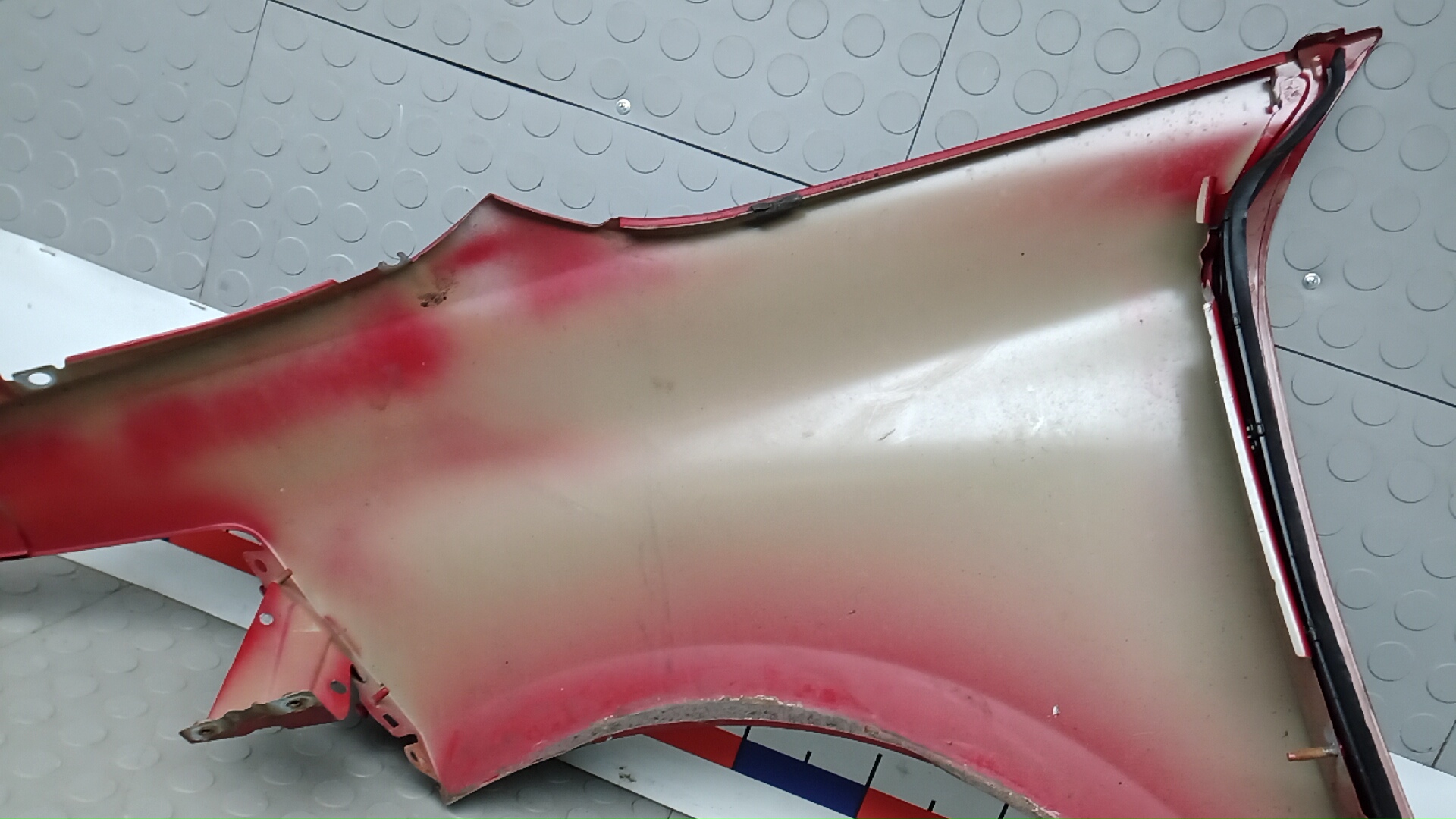 Крыло переднее правое