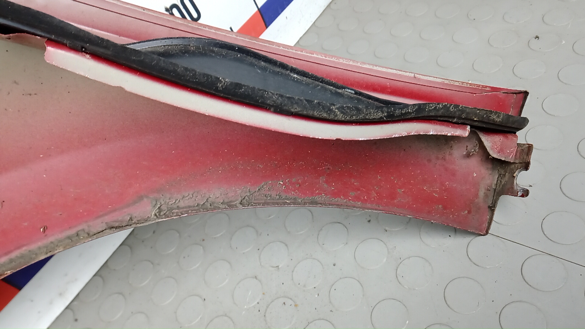 Крыло переднее правое