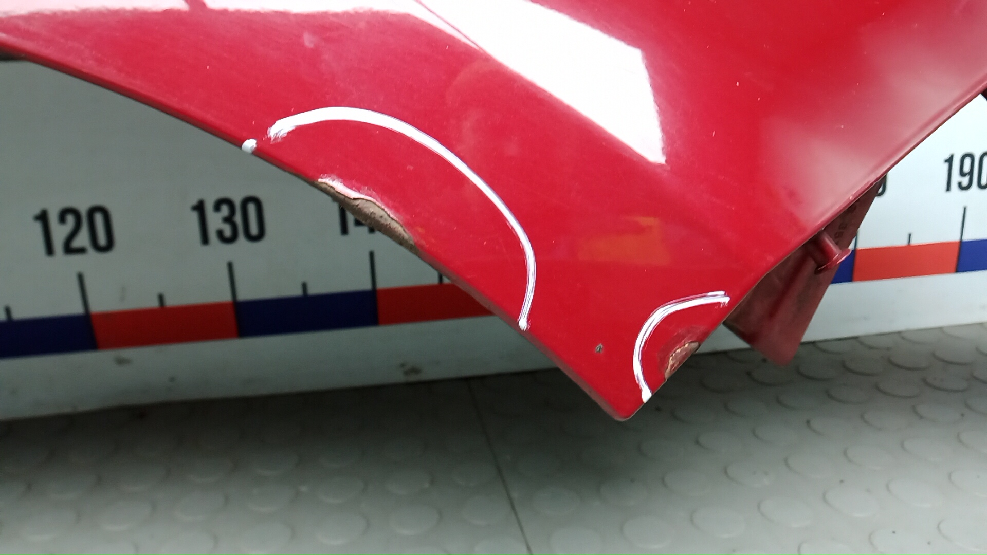 Крыло переднее правое