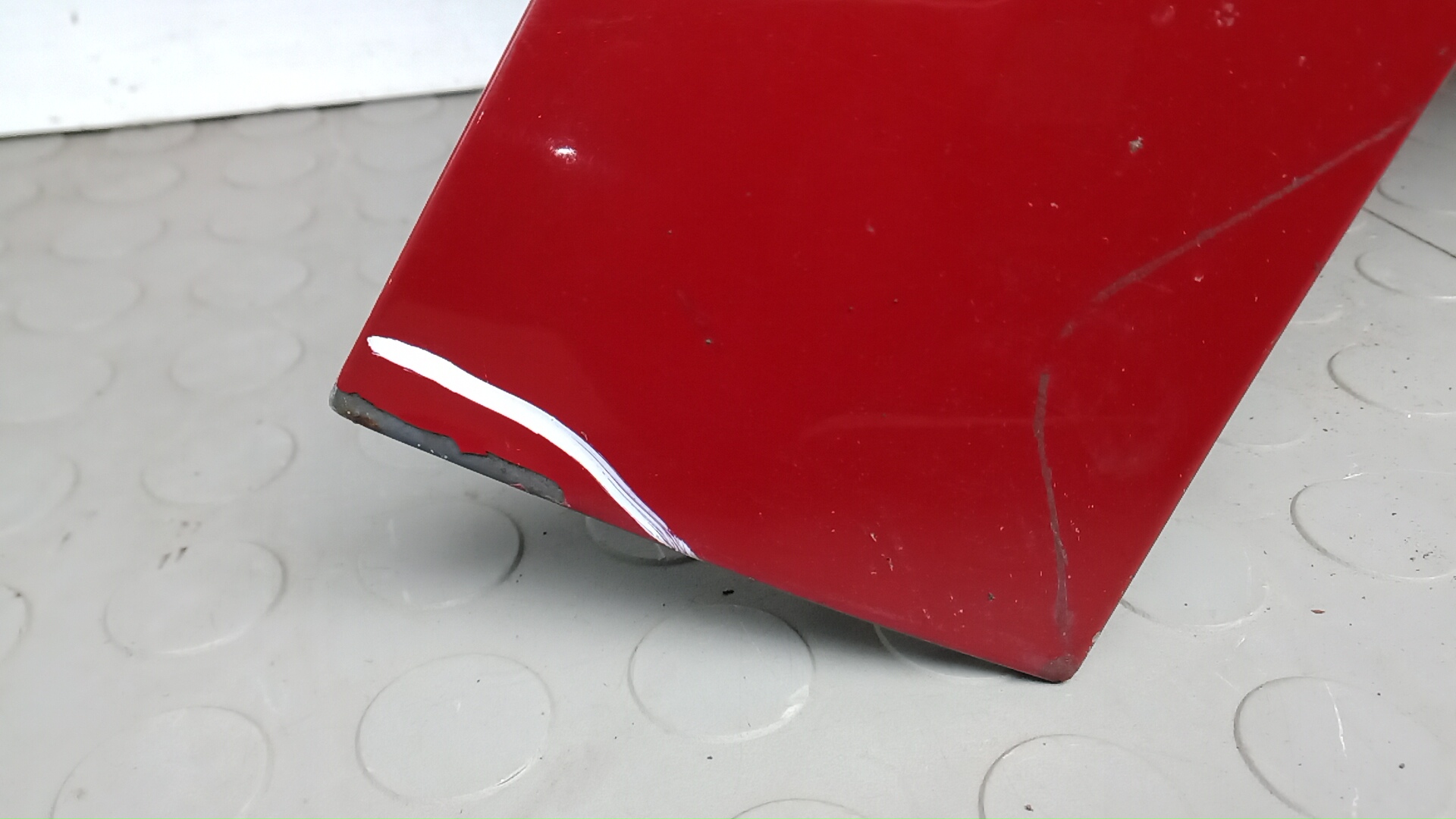 Крыло переднее правое