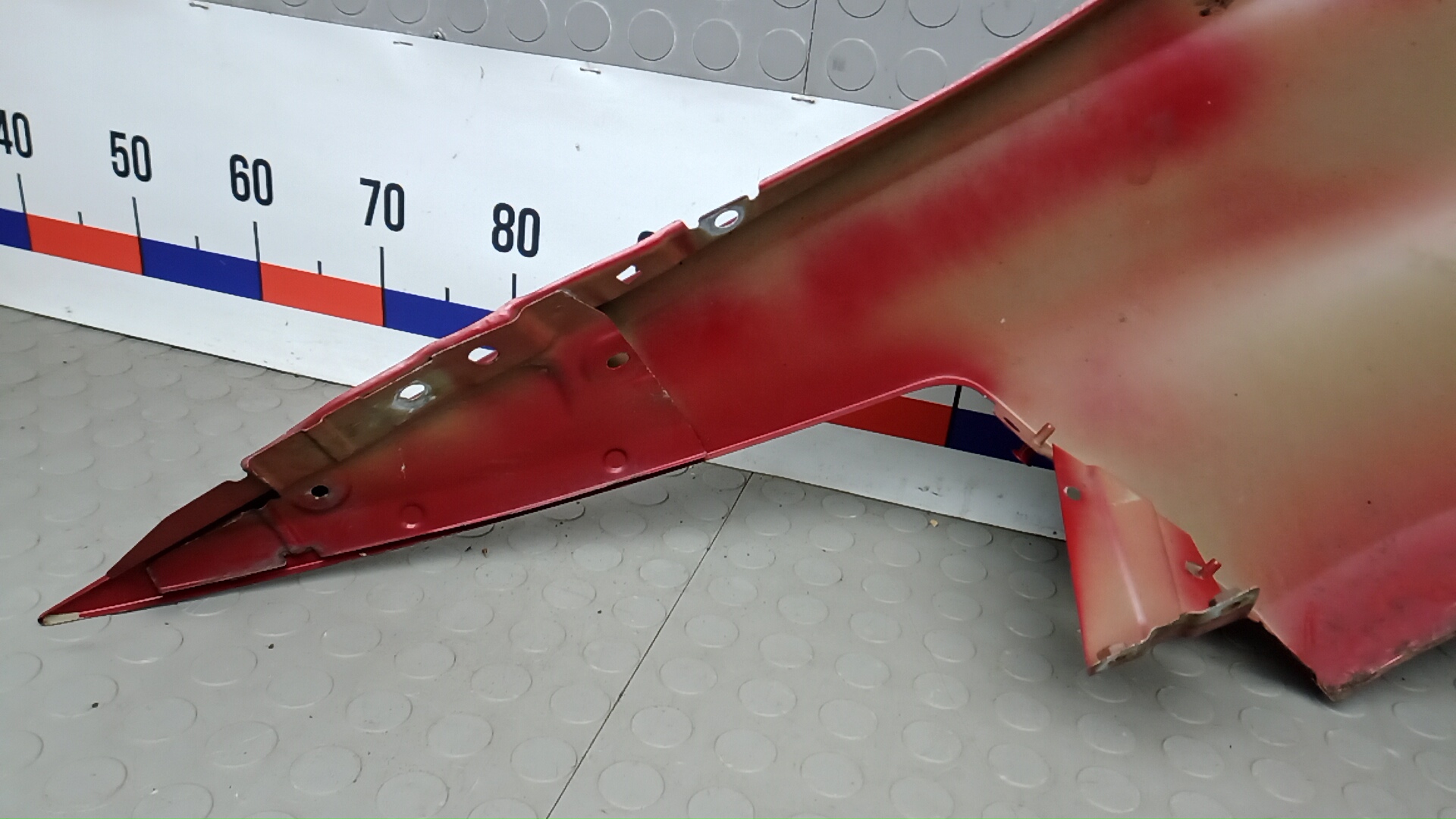 Крыло переднее правое