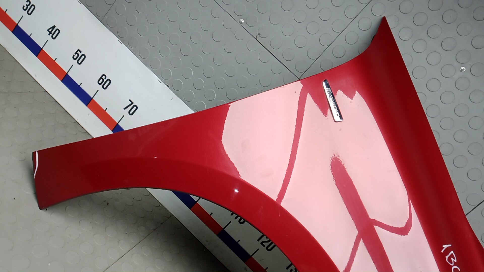 Крыло переднее правое