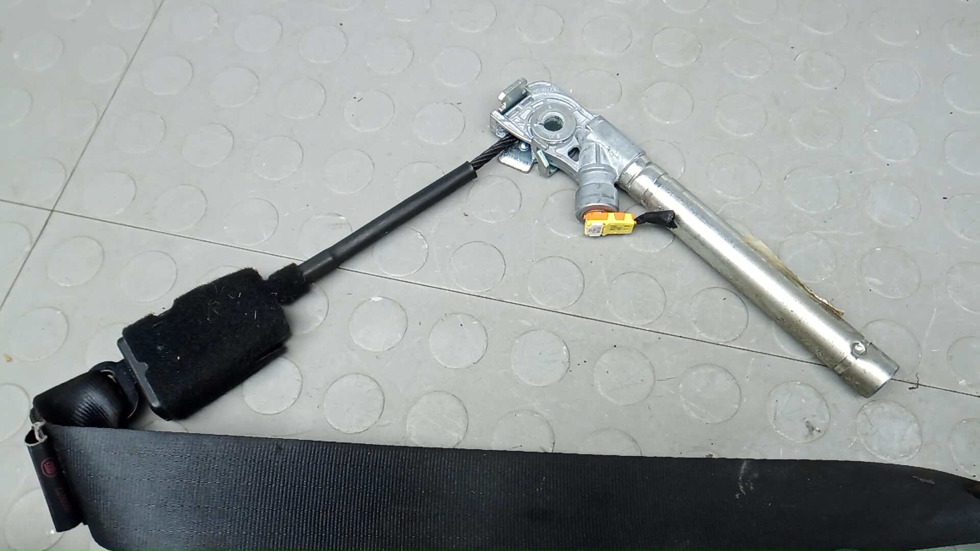 Ремень безопасности с пиропатроном