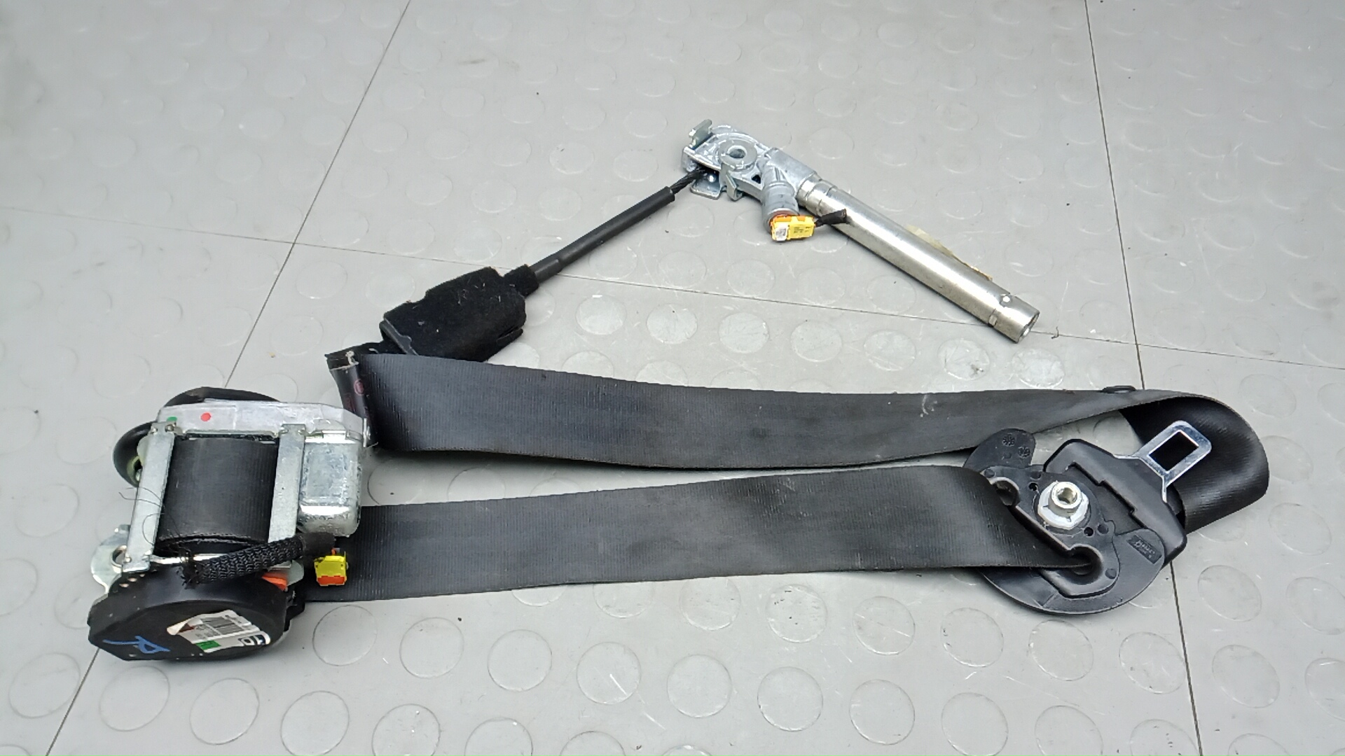 Ремень безопасности с пиропатроном