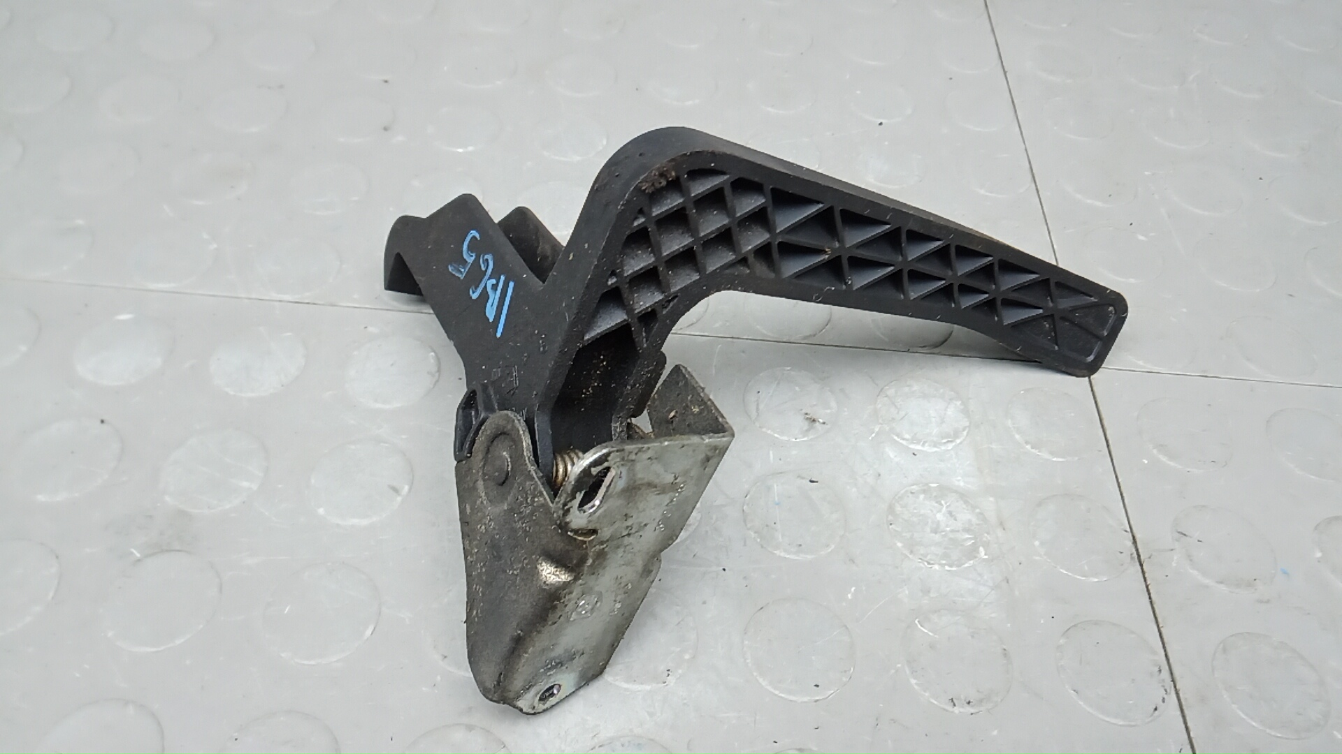 Ручка открывания капота