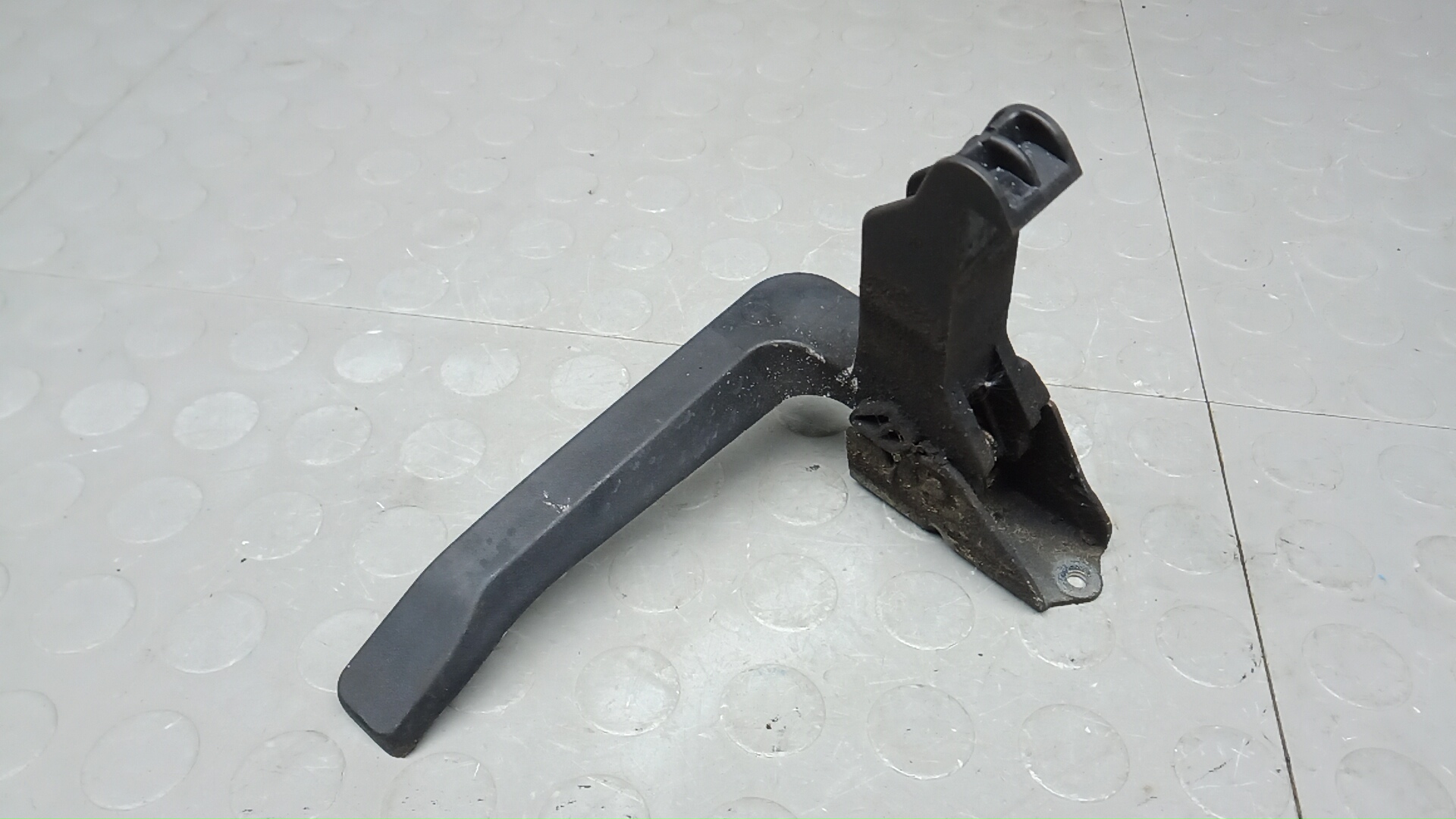 Ручка открывания капота