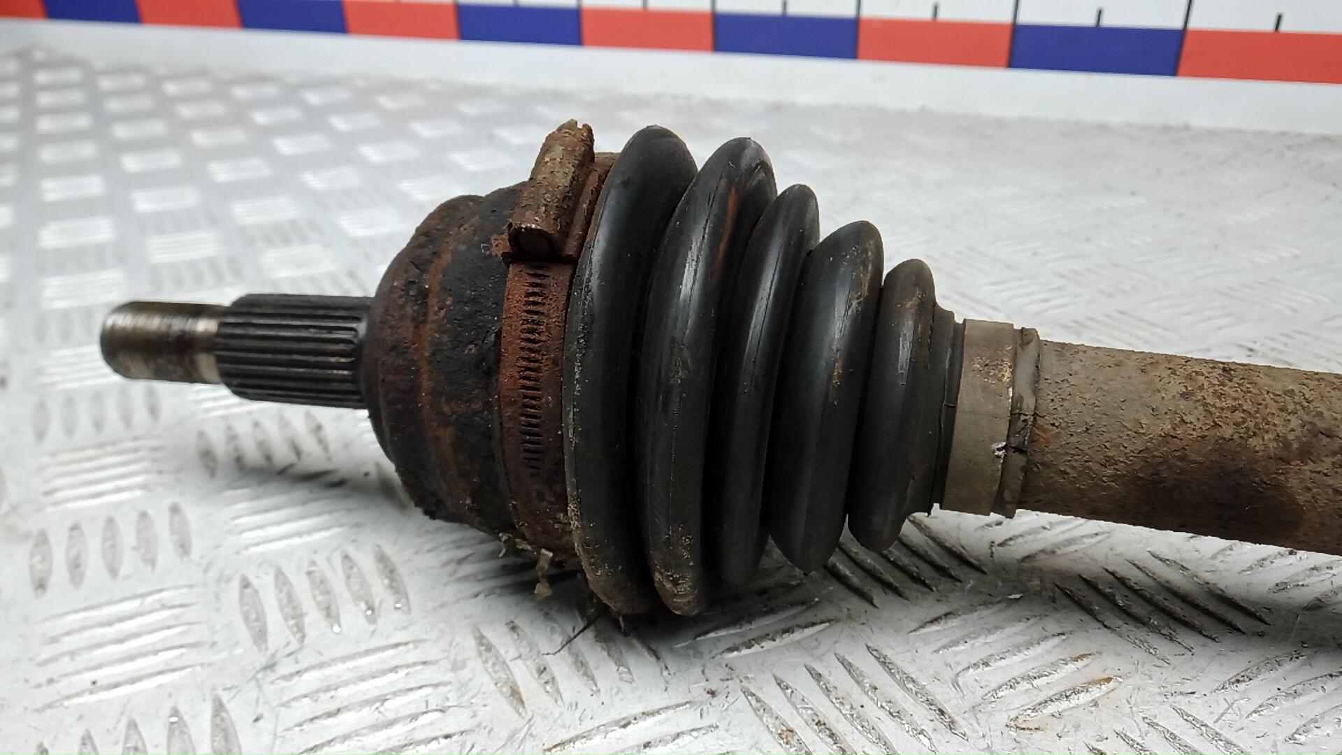 Полуось передняя левая