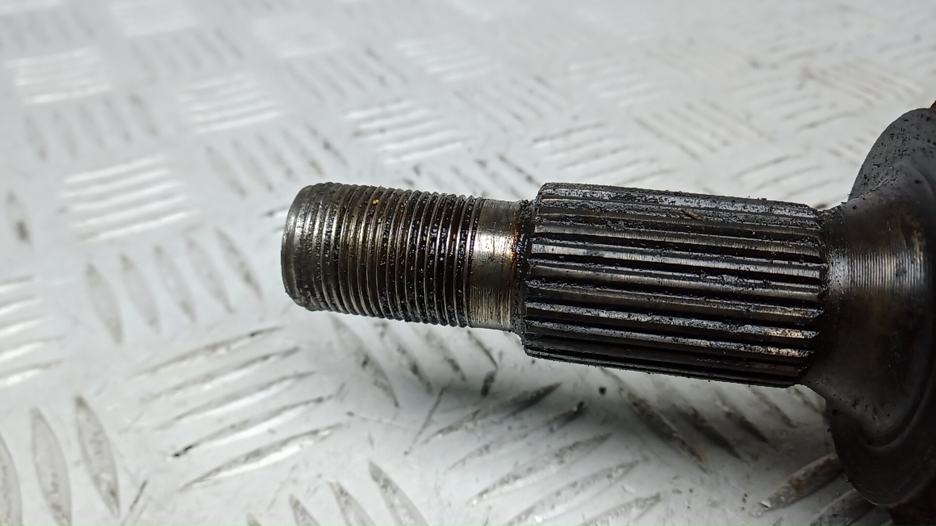 Полуось передняя левая