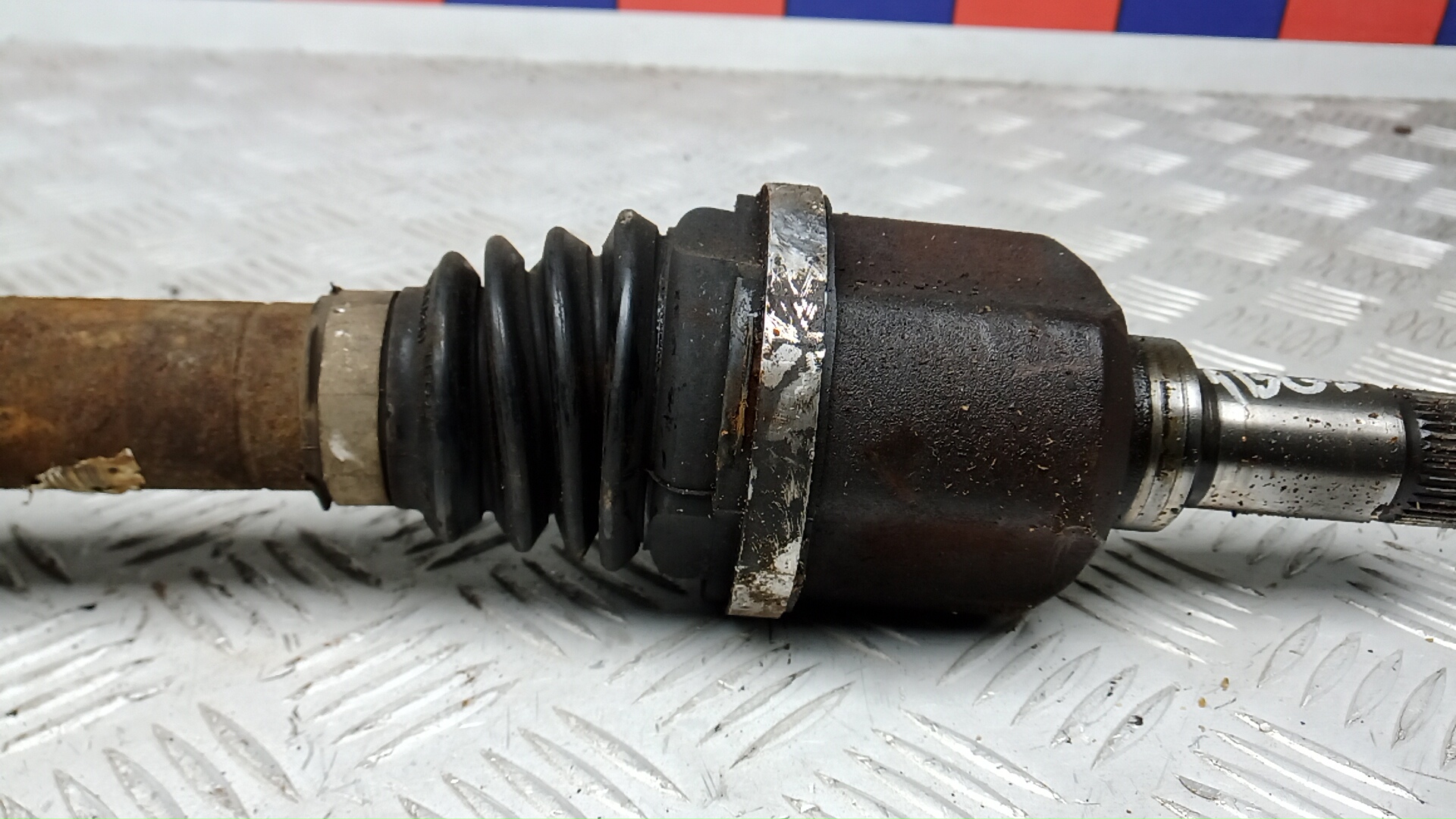 Полуось передняя левая