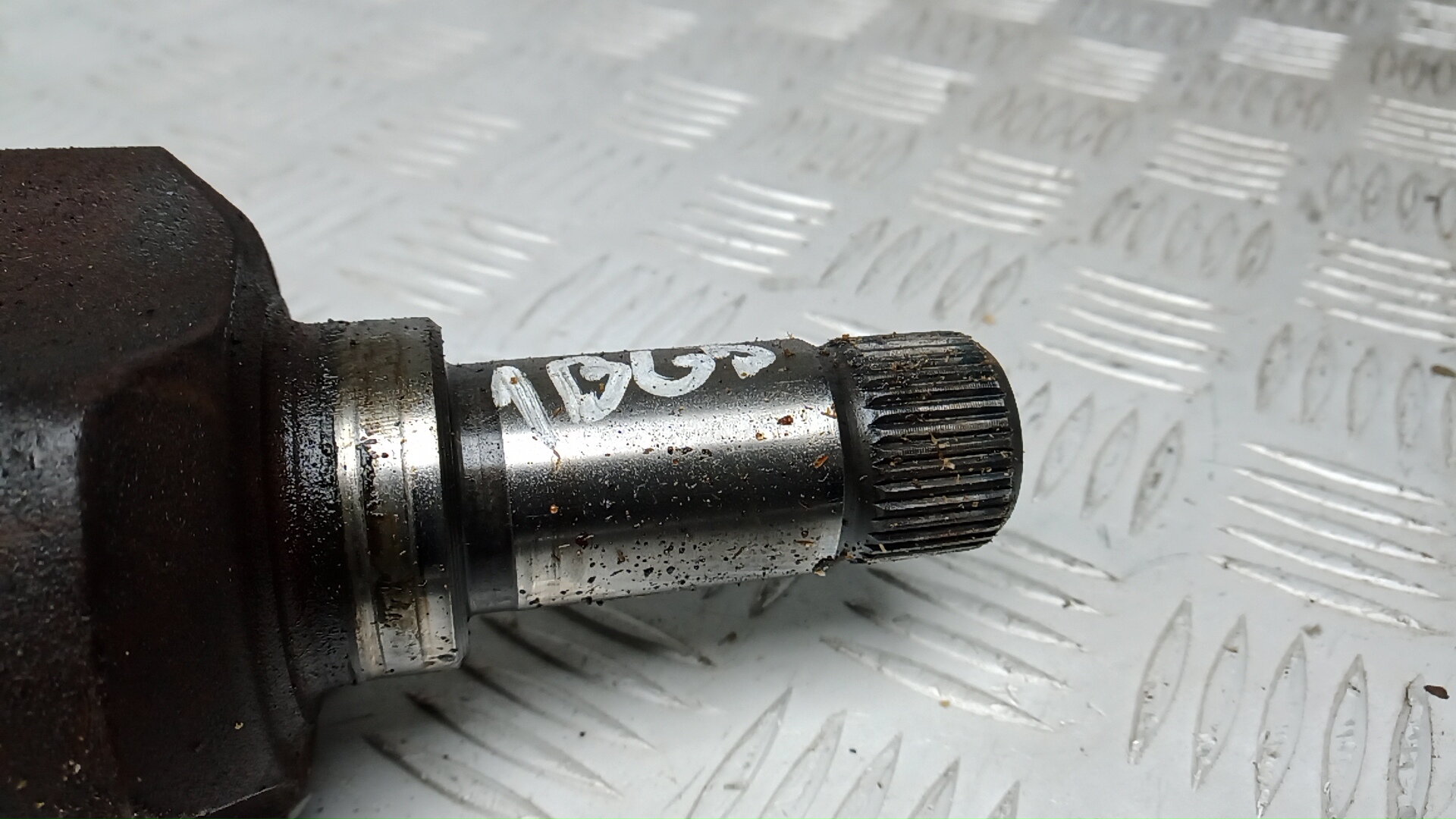 Полуось передняя левая