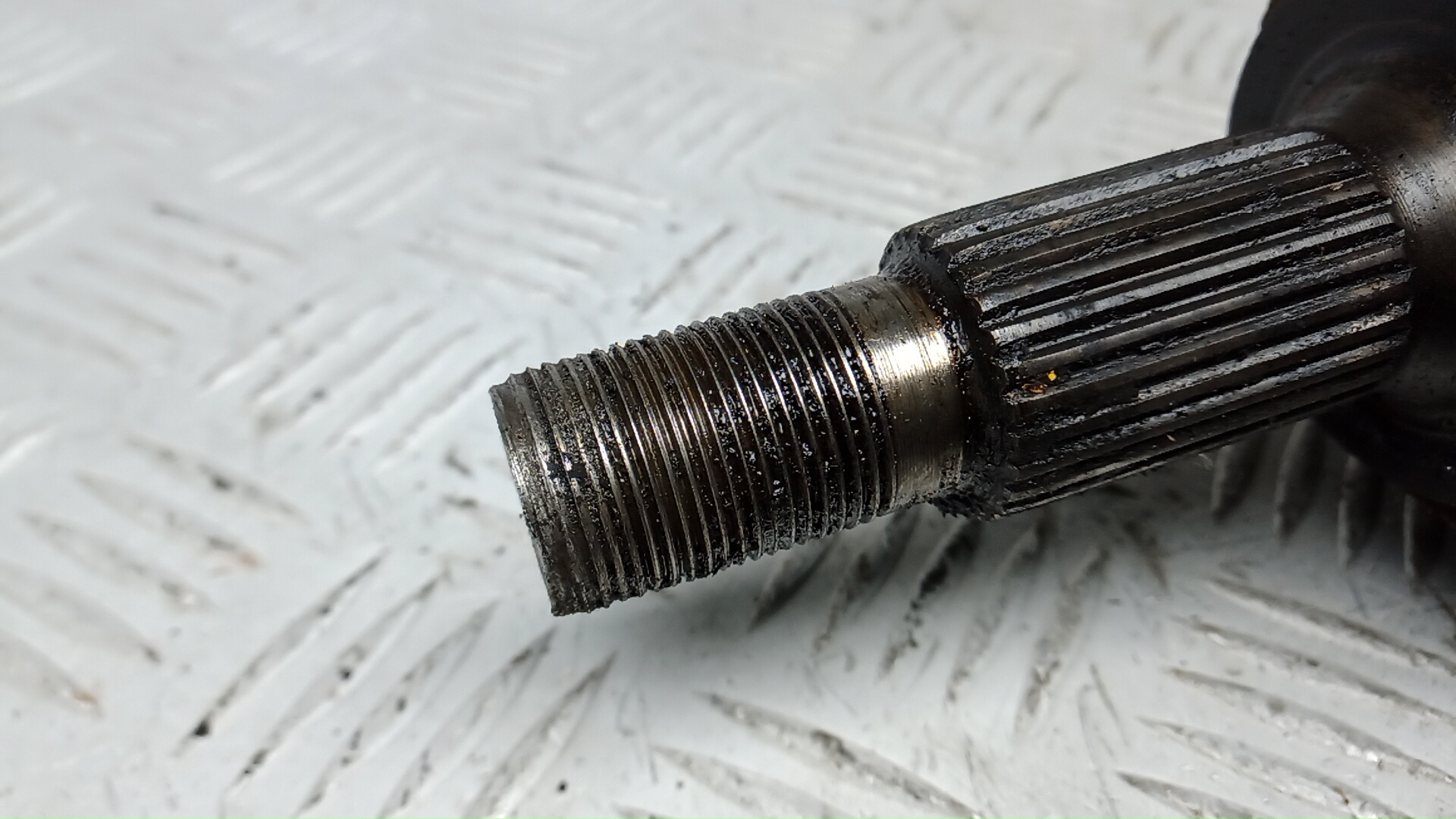 Полуось передняя левая