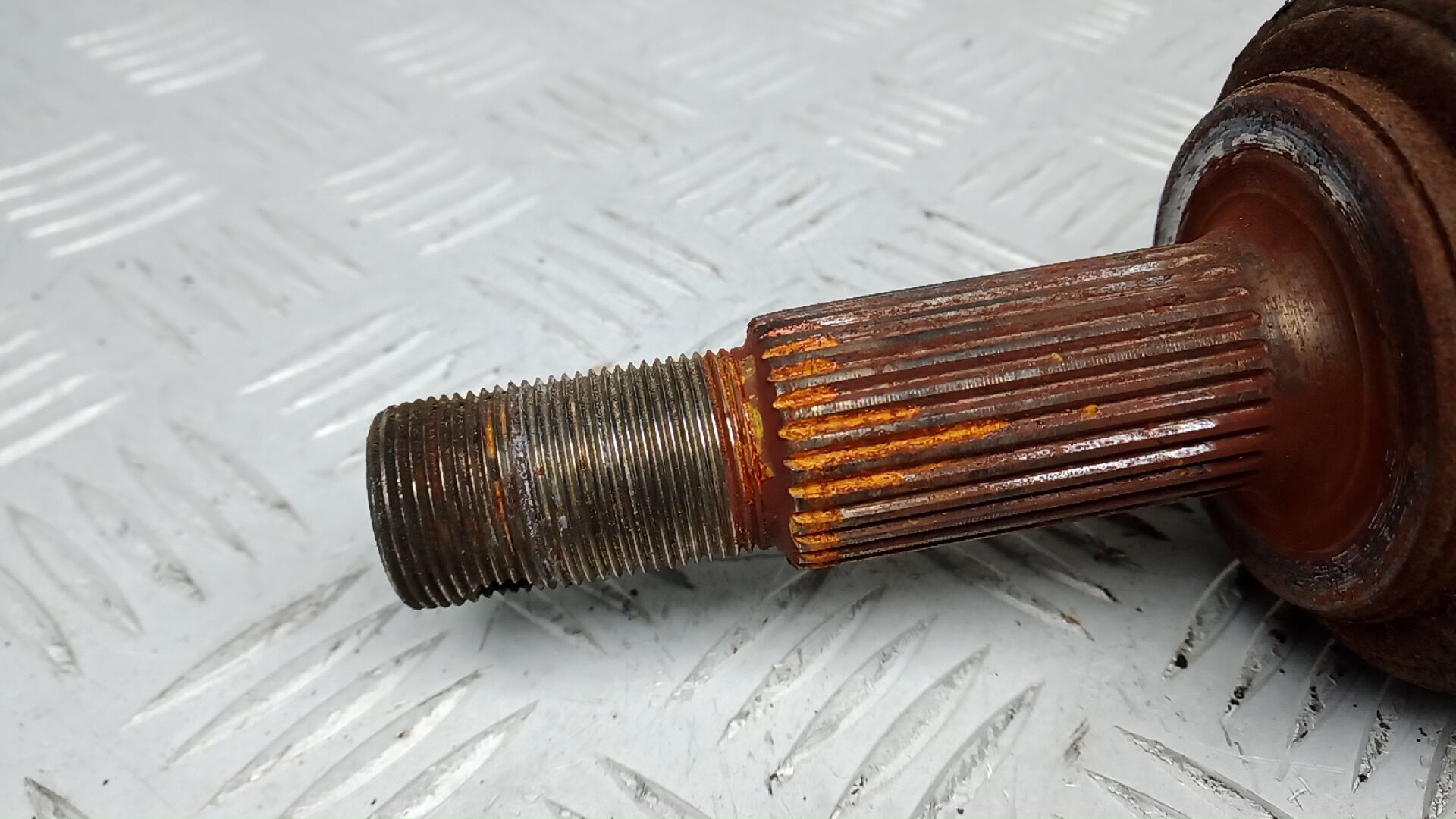 Полуось передняя левая