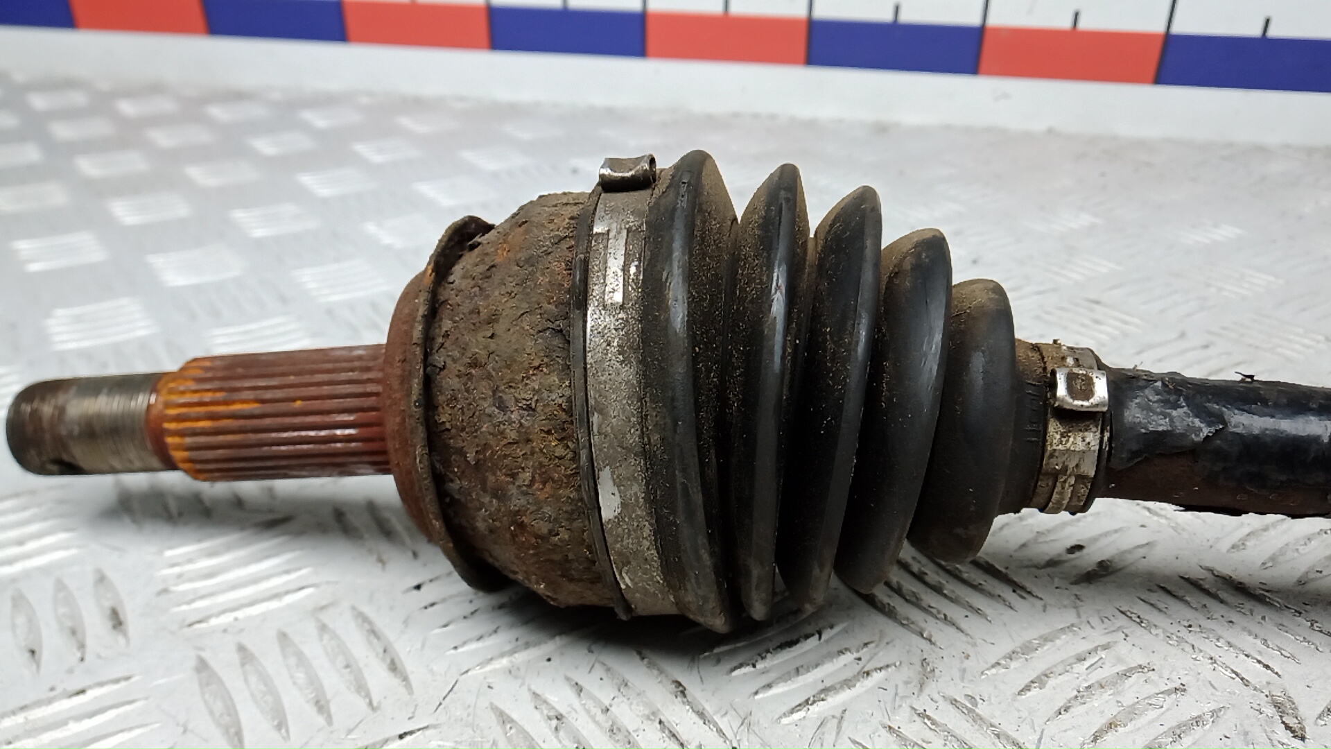 Полуось передняя левая