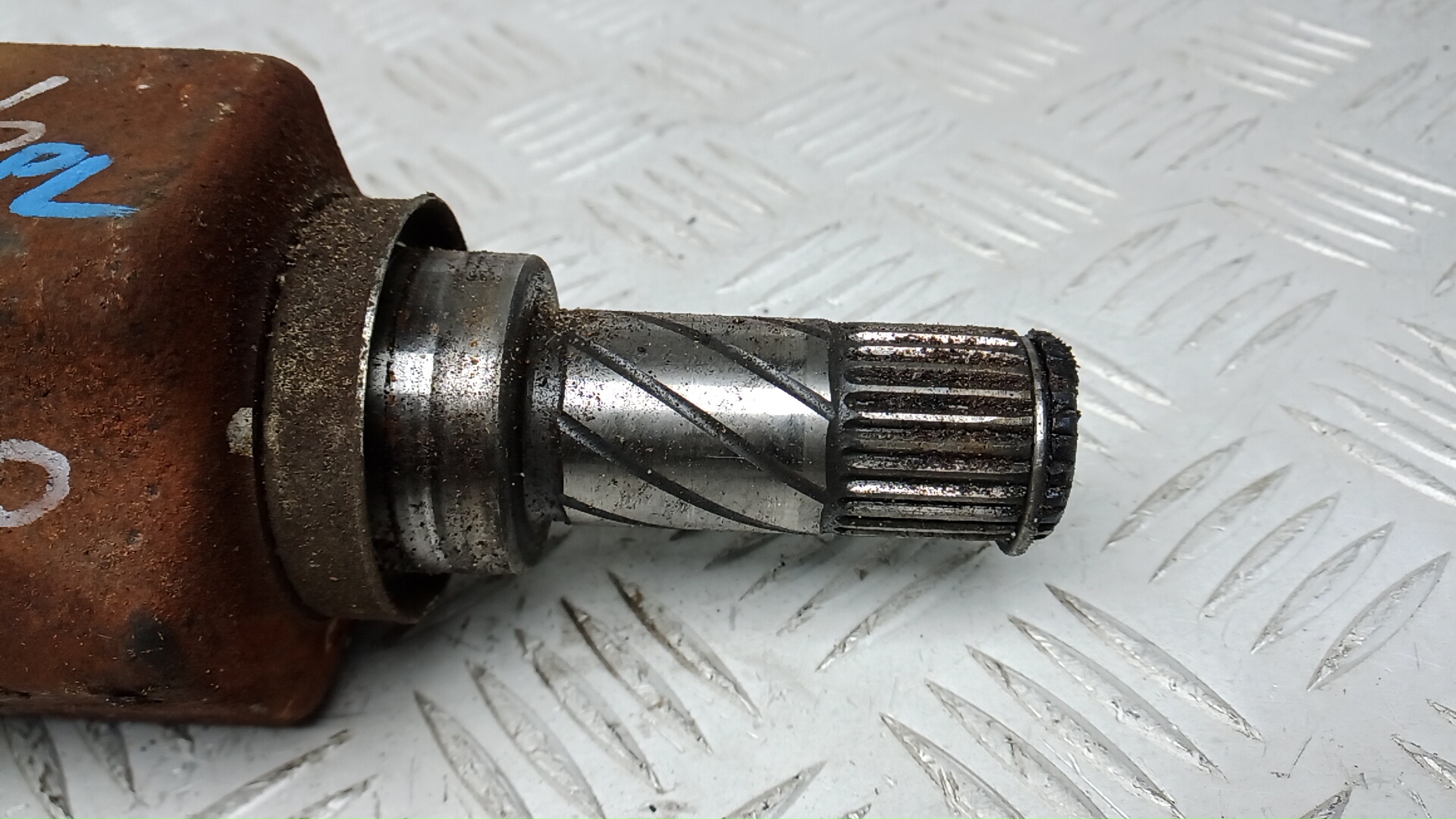 Полуось передняя левая