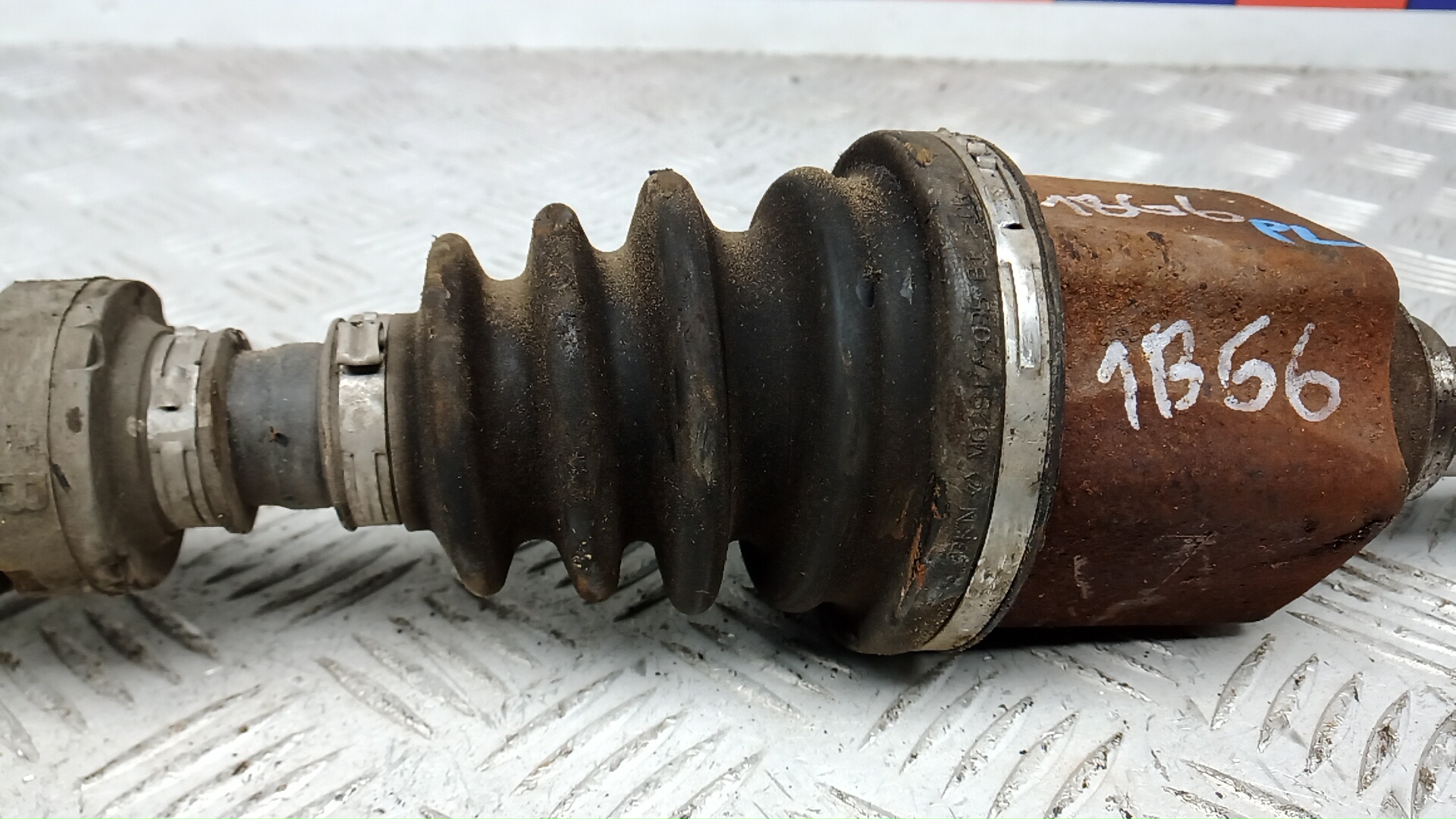 Полуось передняя левая