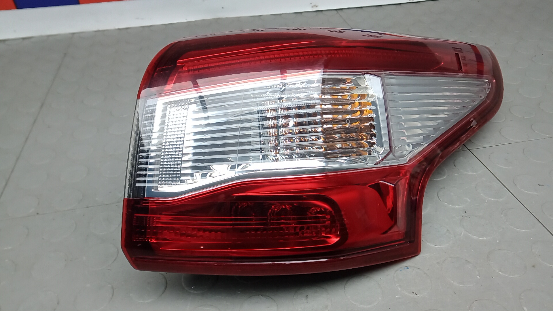 Фонарь задний правый