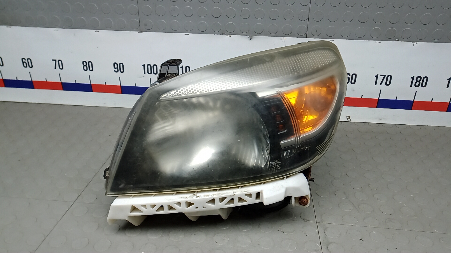 Фара левая