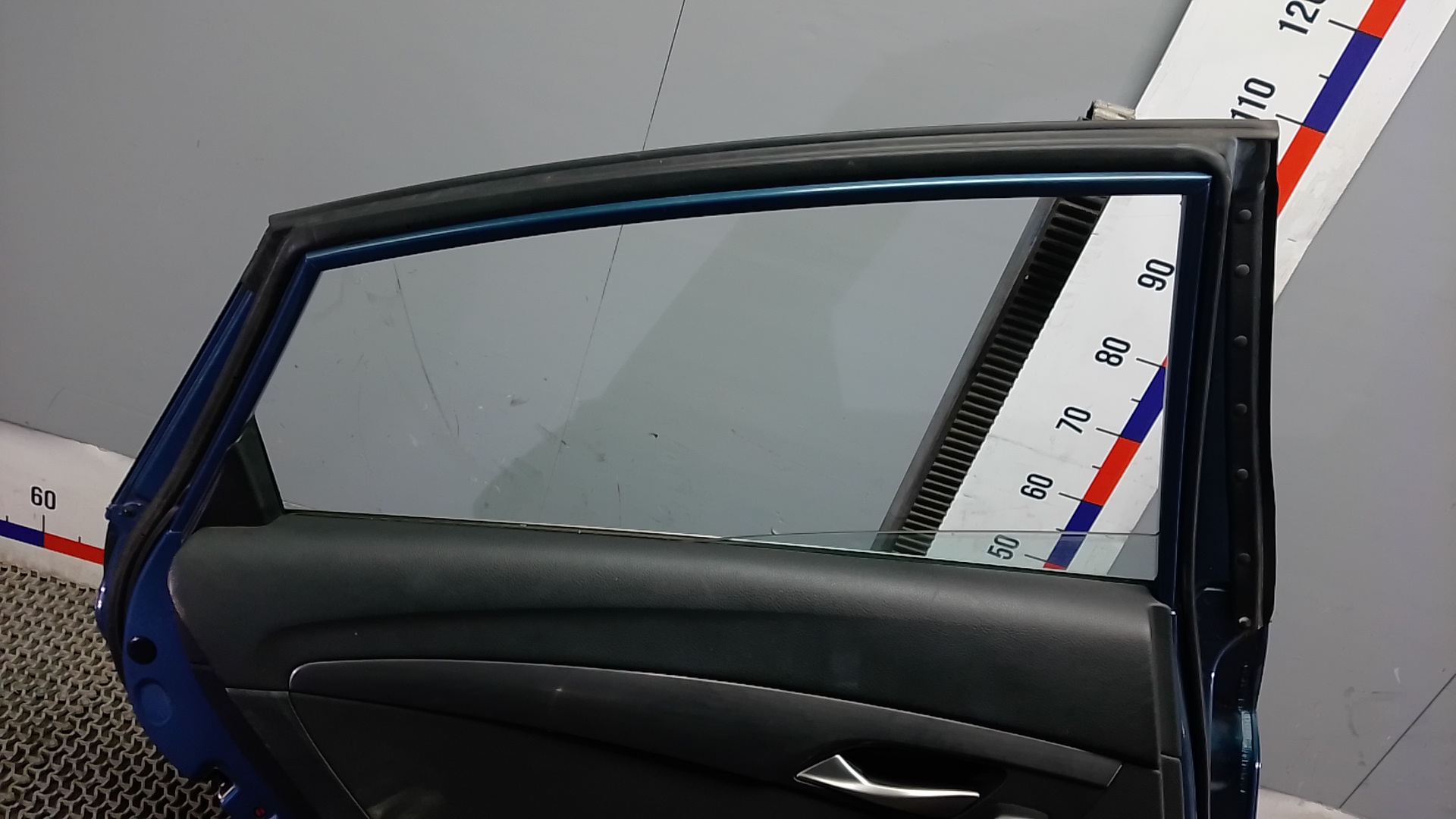 Дверь задняя левая