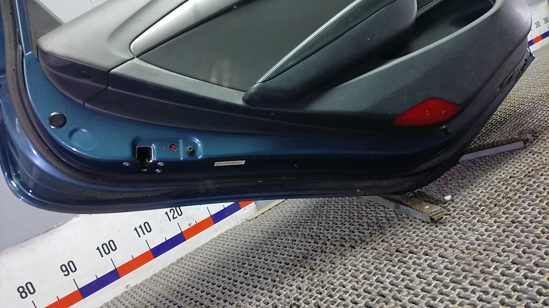 Дверь задняя левая