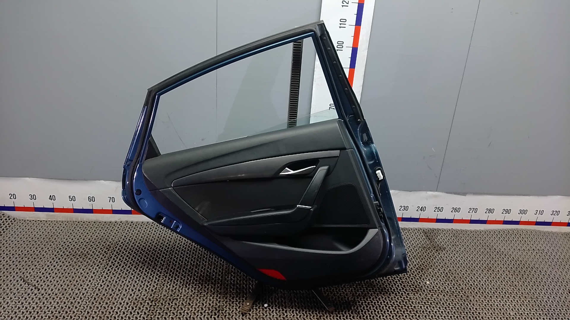 Дверь задняя левая