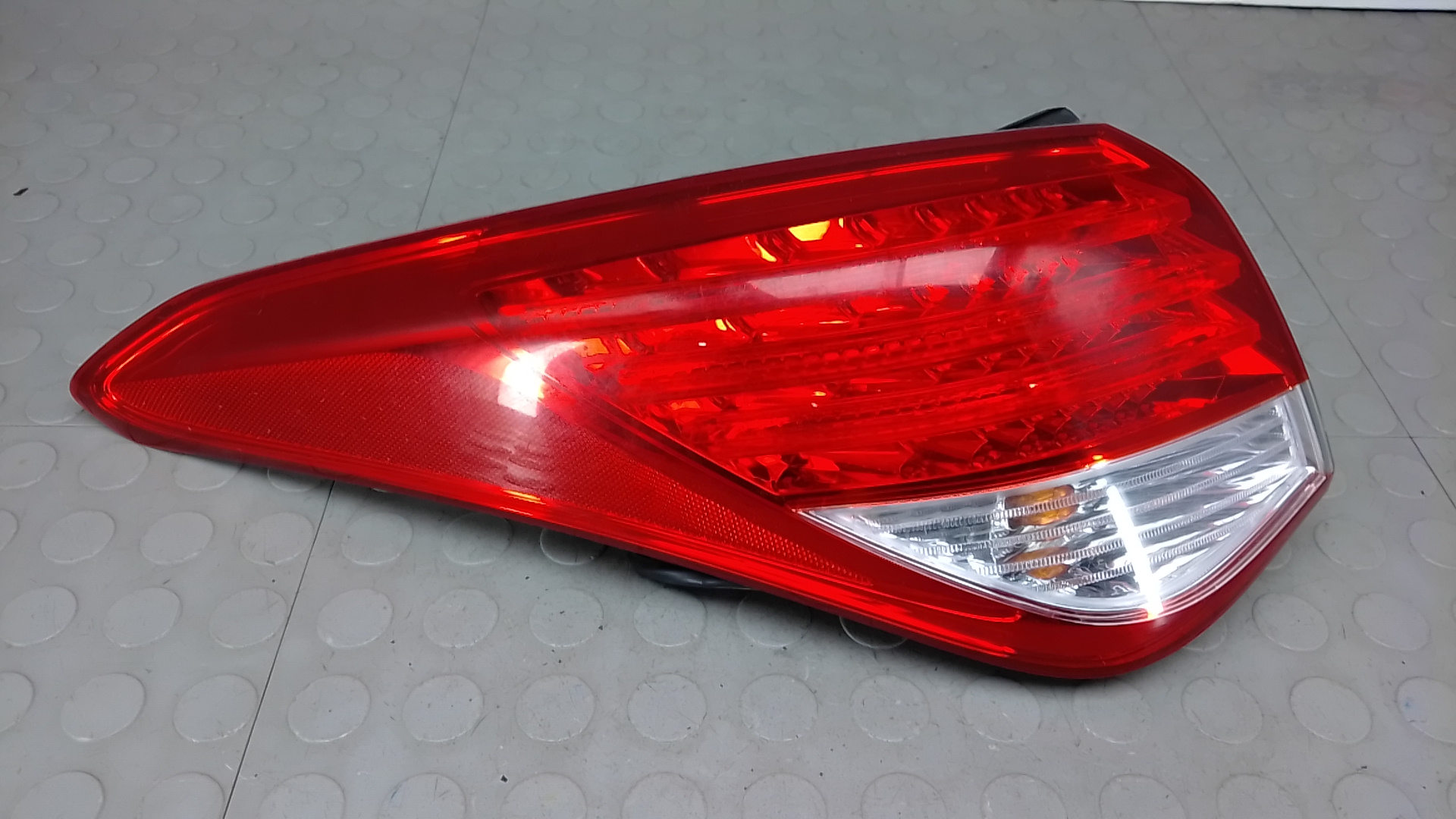 Фонарь задний левый