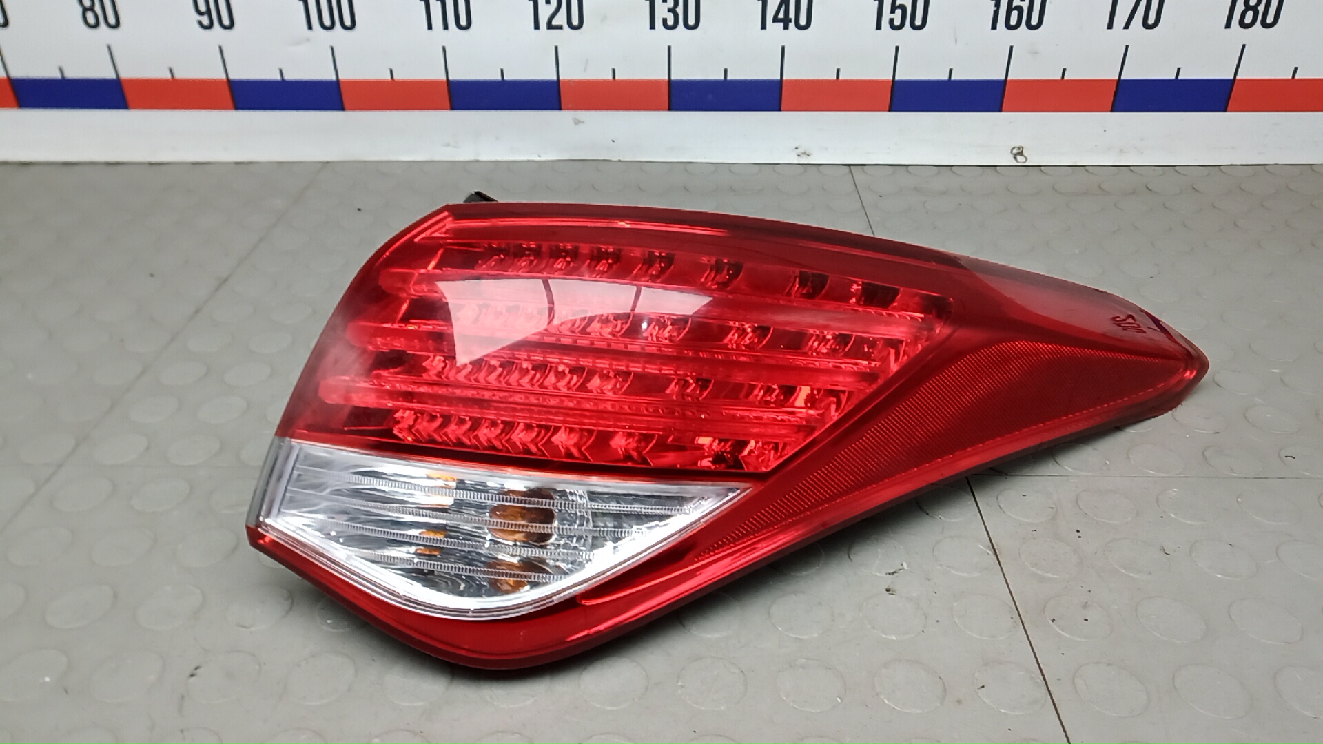 Фонарь задний правый
