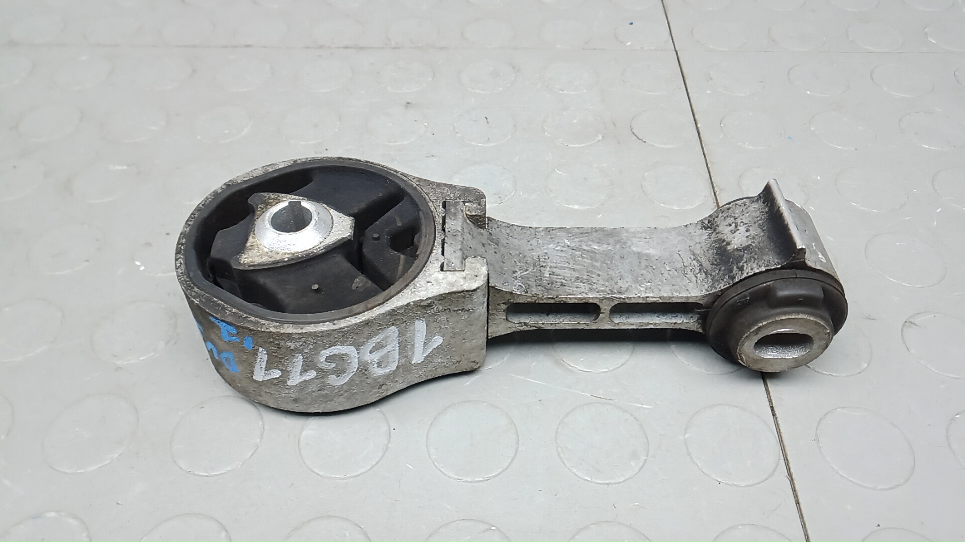 Опора двигателя