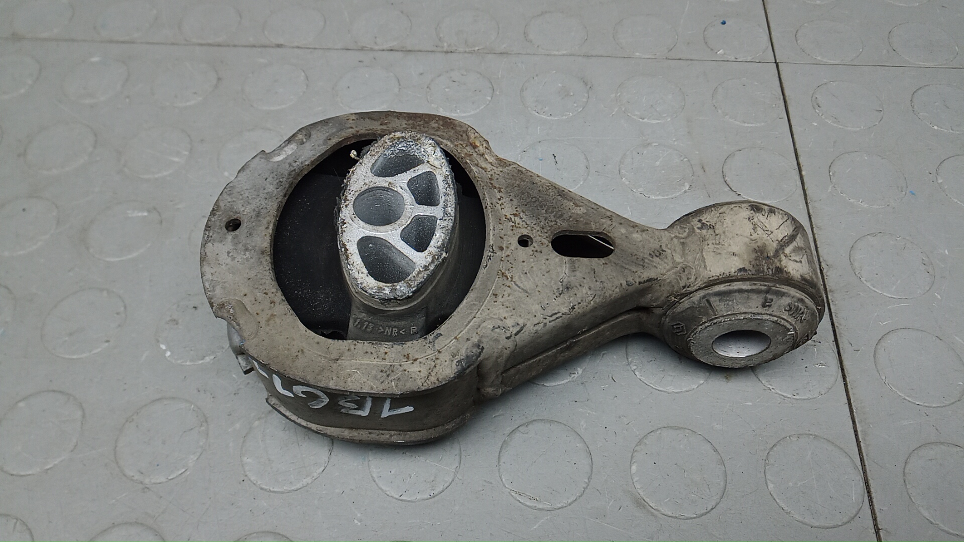 Опора двигателя