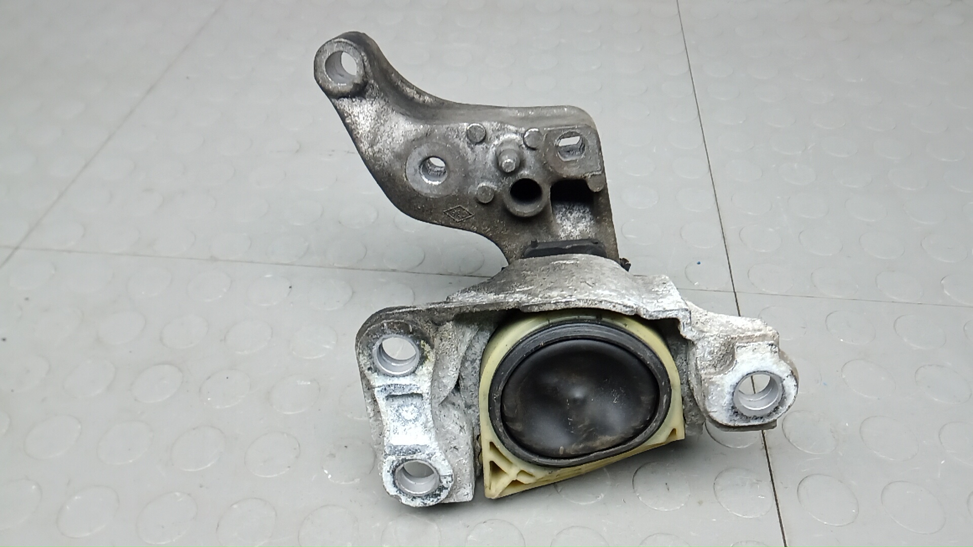 Опора двигателя