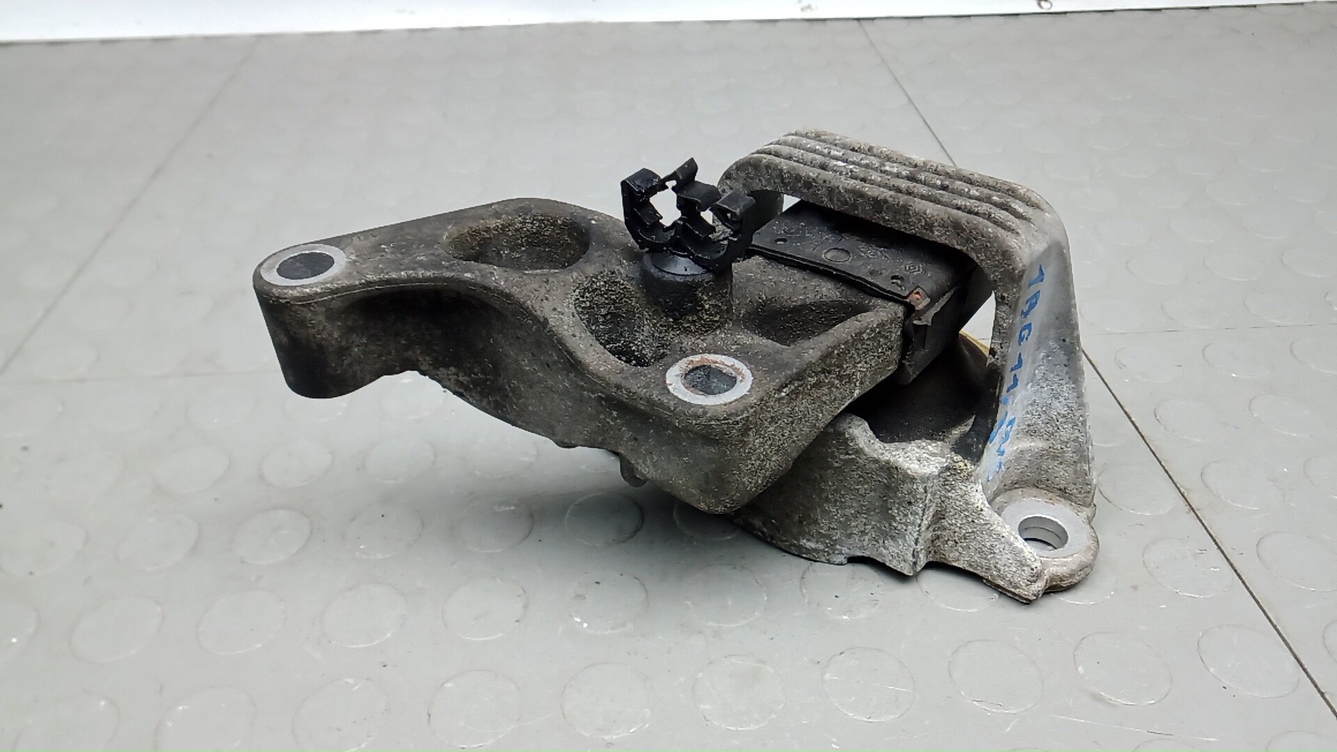 Опора двигателя