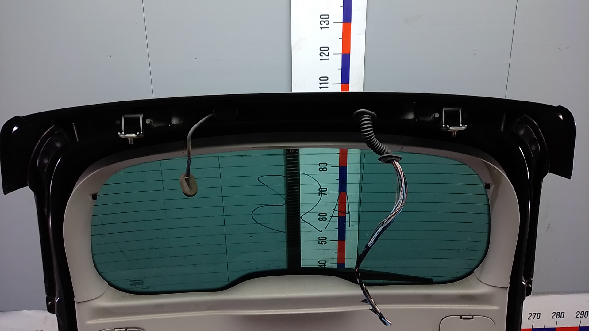 Дверь багажника