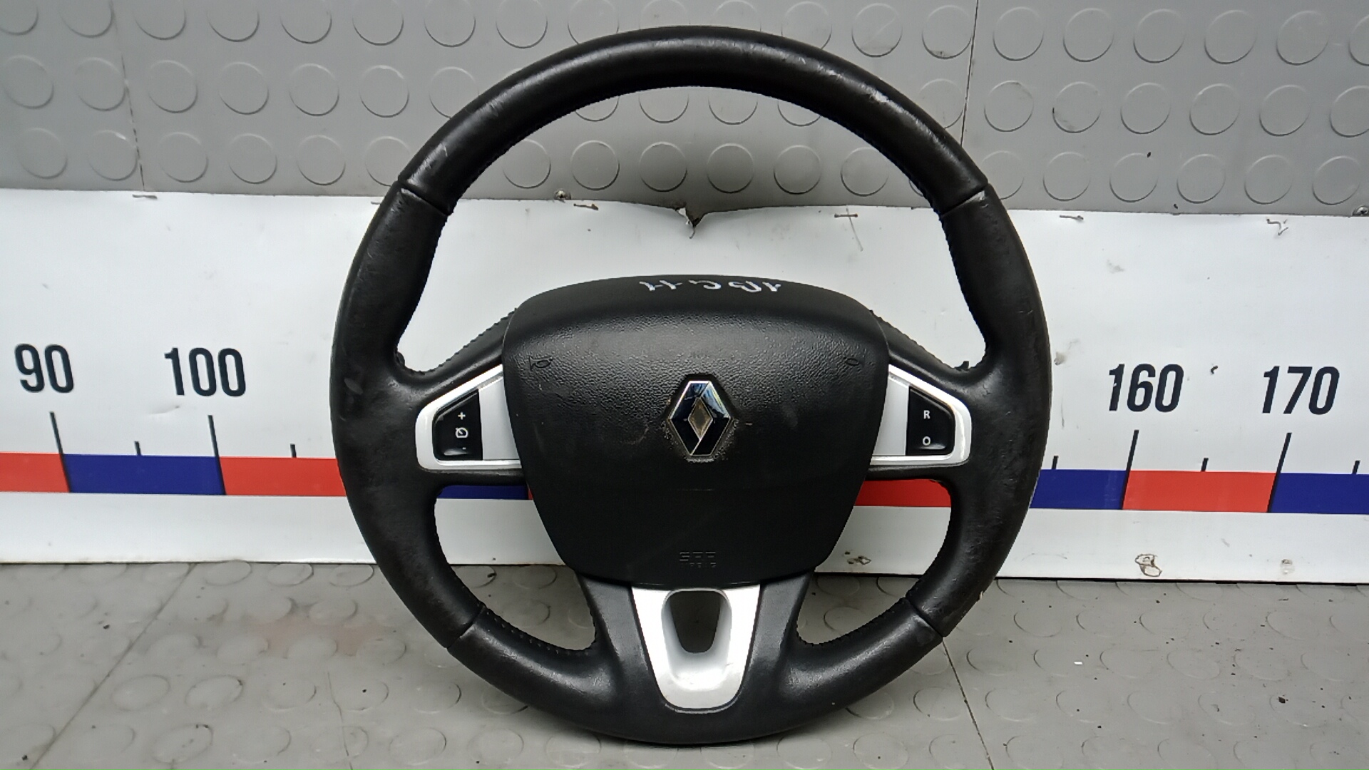 Рулевое колесо (руль)