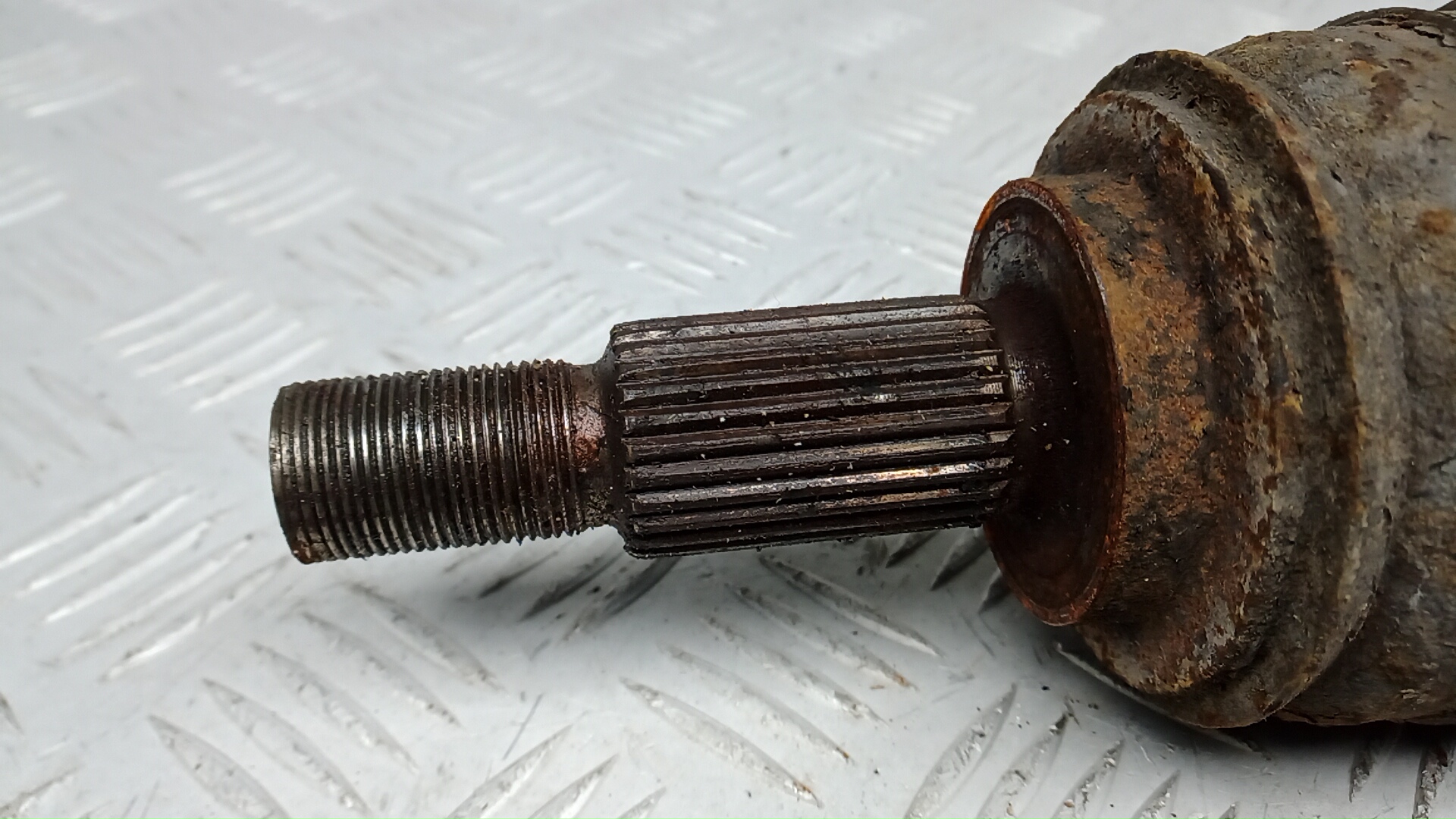 Полуось передняя левая