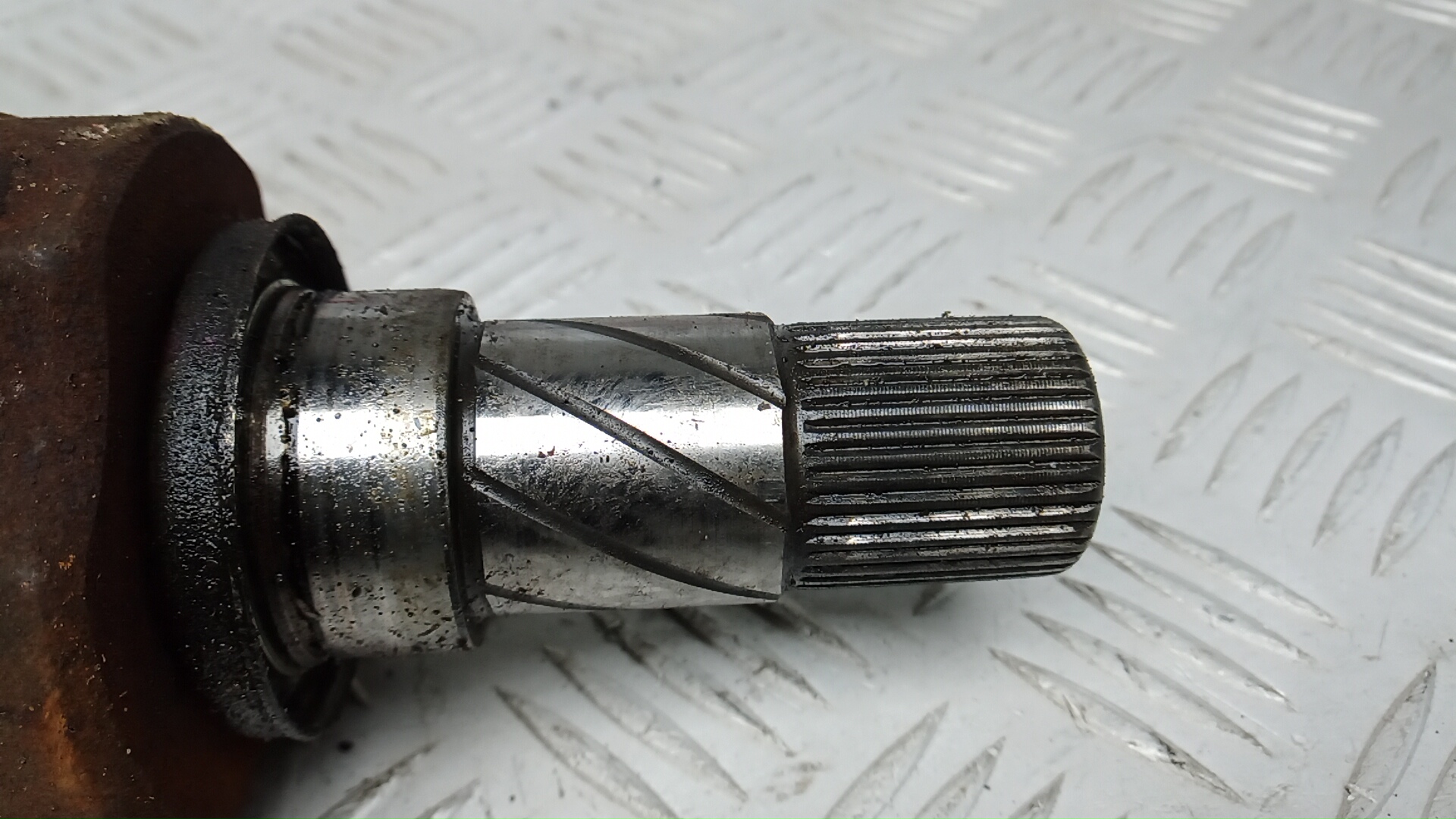 Полуось передняя левая