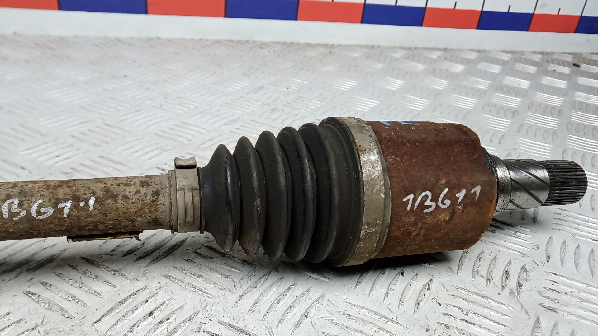 Полуось передняя левая