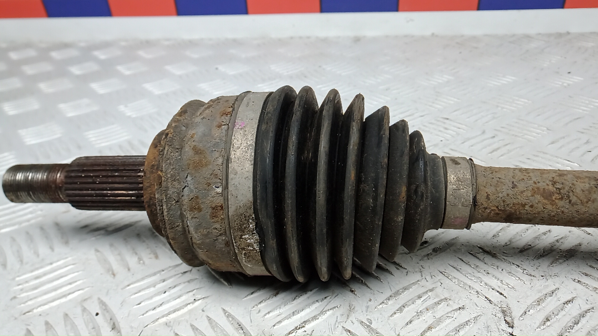 Полуось передняя левая