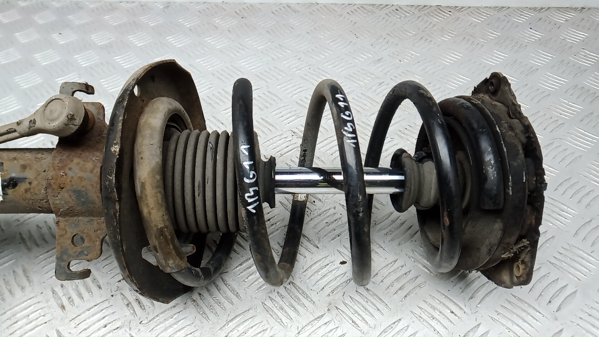 Амортизатор передний правый