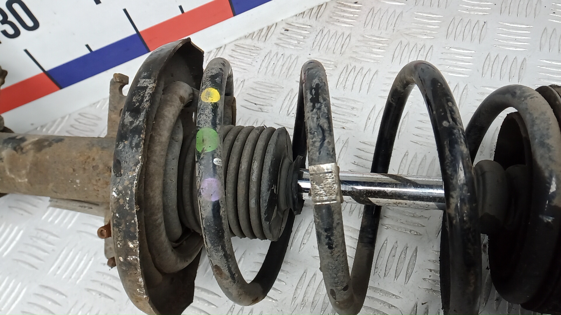 Амортизатор передний правый