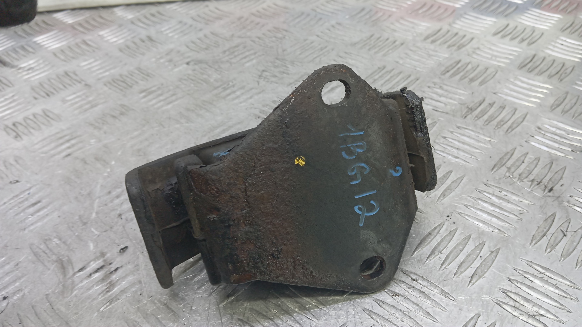 Опора двигателя