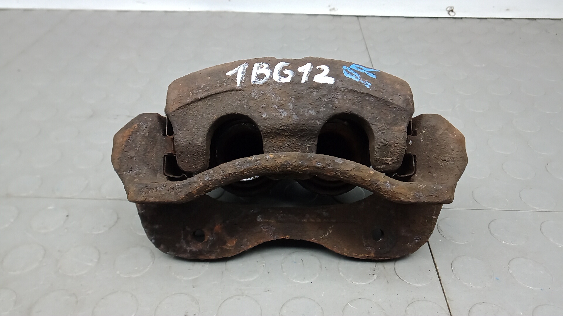 Суппорт передний правый