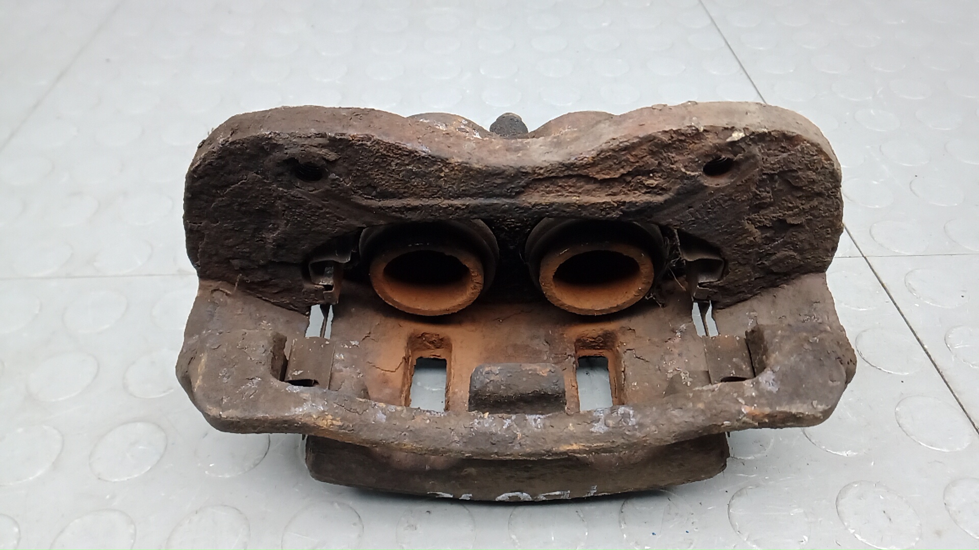 Суппорт передний левый