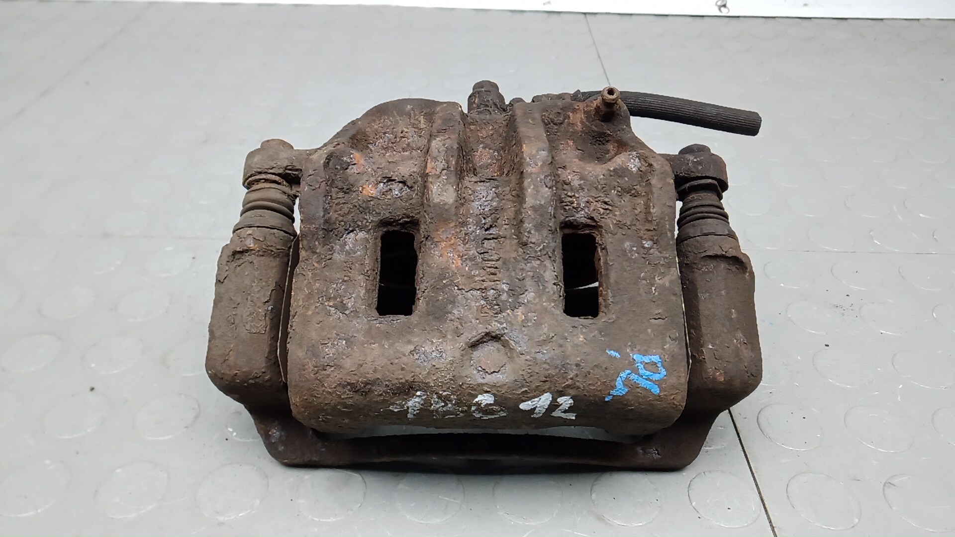 Суппорт передний левый