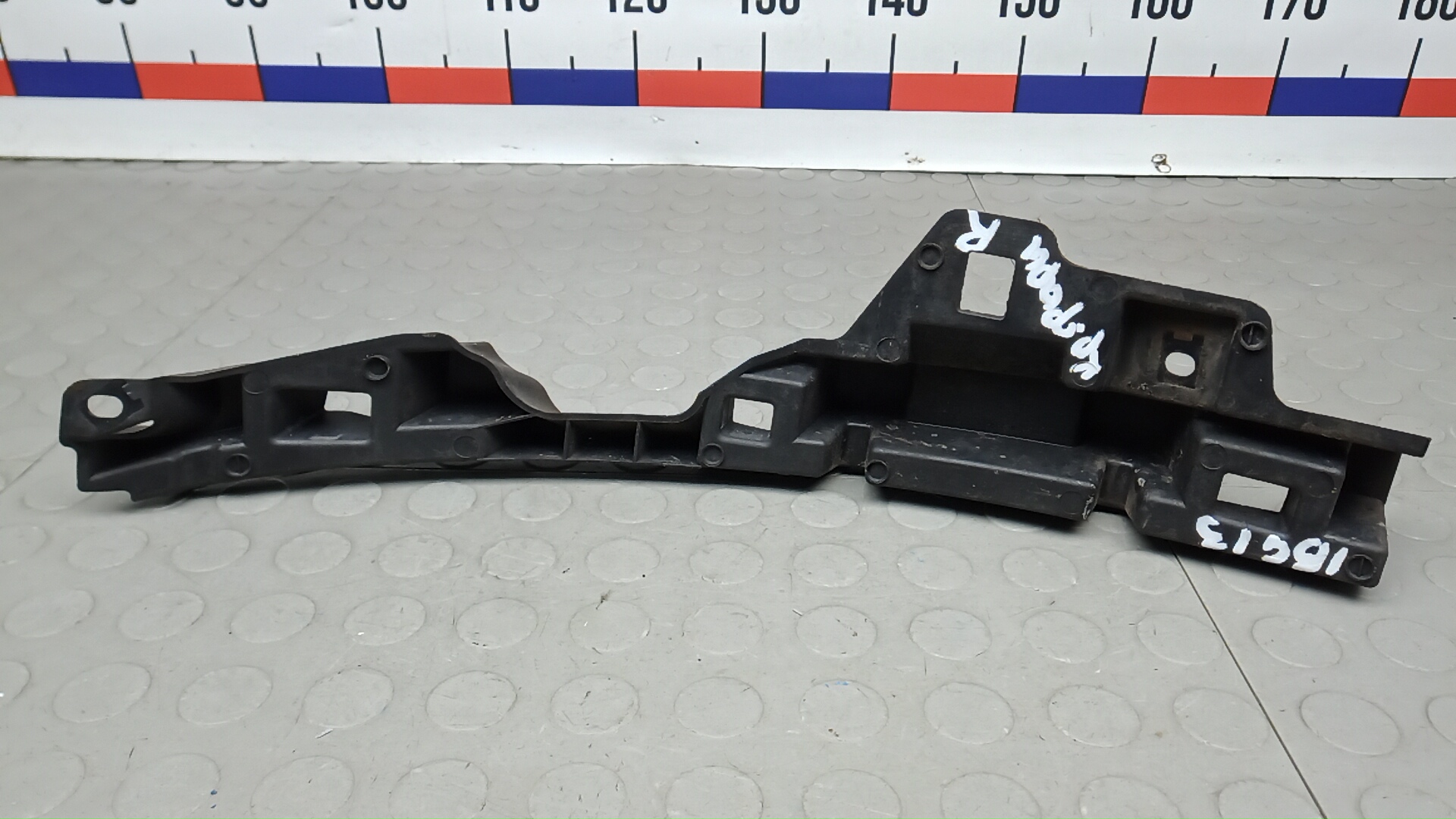 Кронштейн фар правый