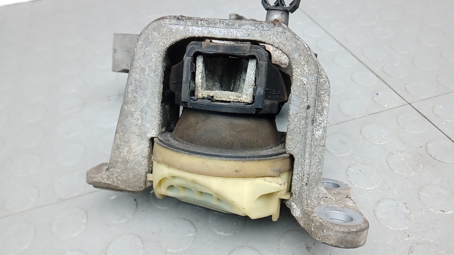 Опора двигателя