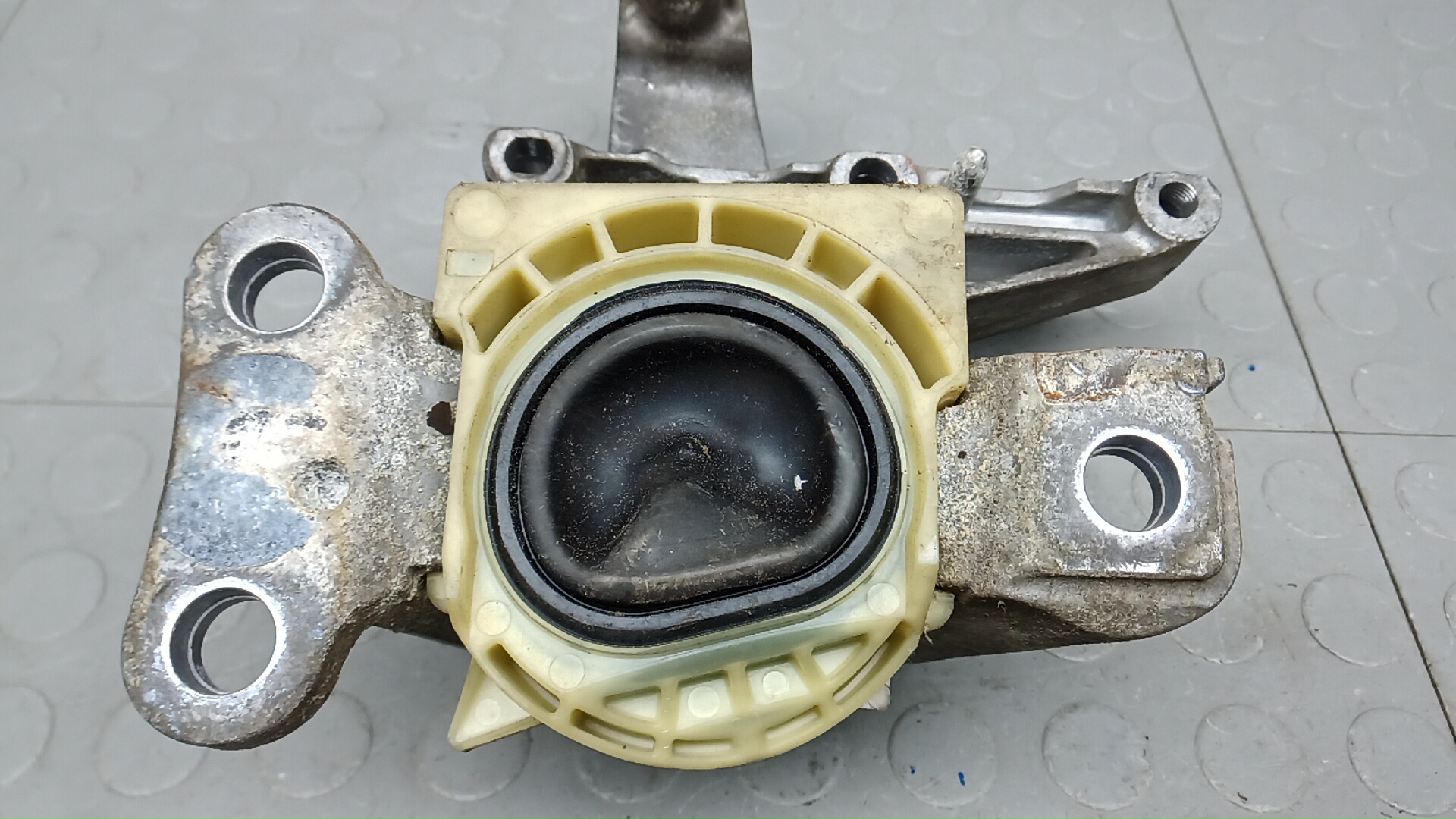 Опора двигателя