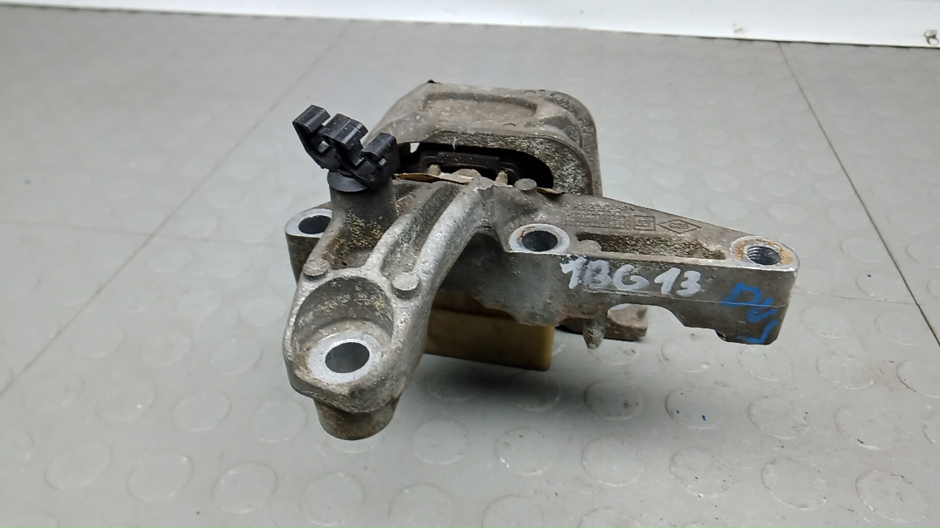 Опора двигателя