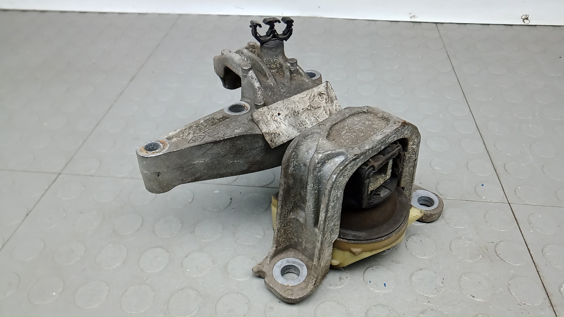 Опора двигателя